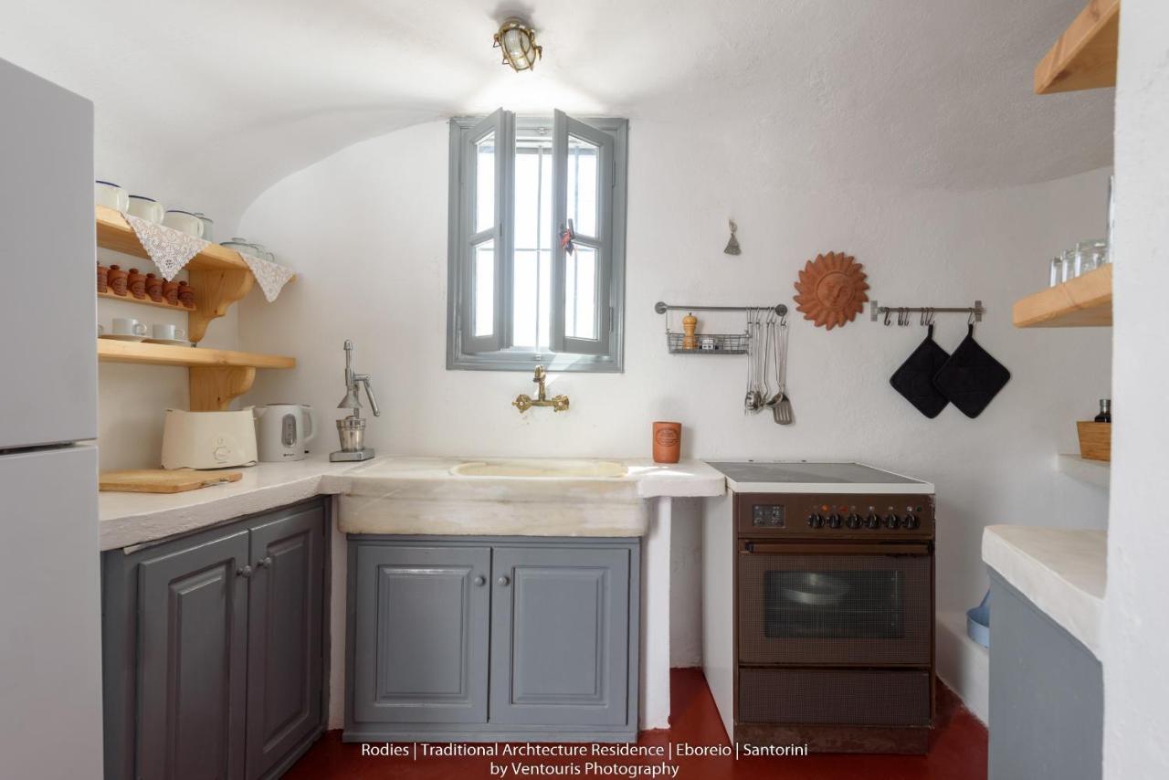 Rodies Traditional House Emporio  Екстериор снимка